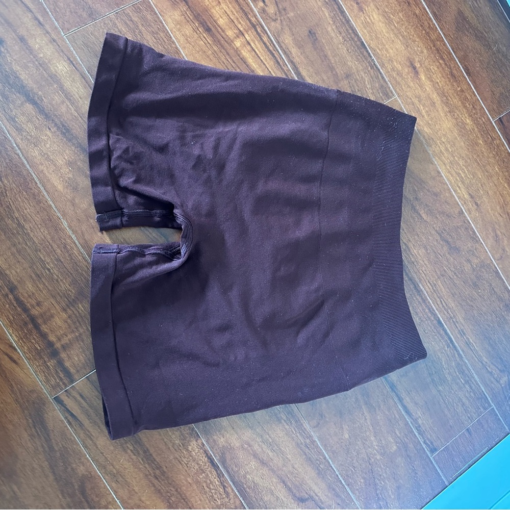 Alphalete Women's maroon Bike Shorts